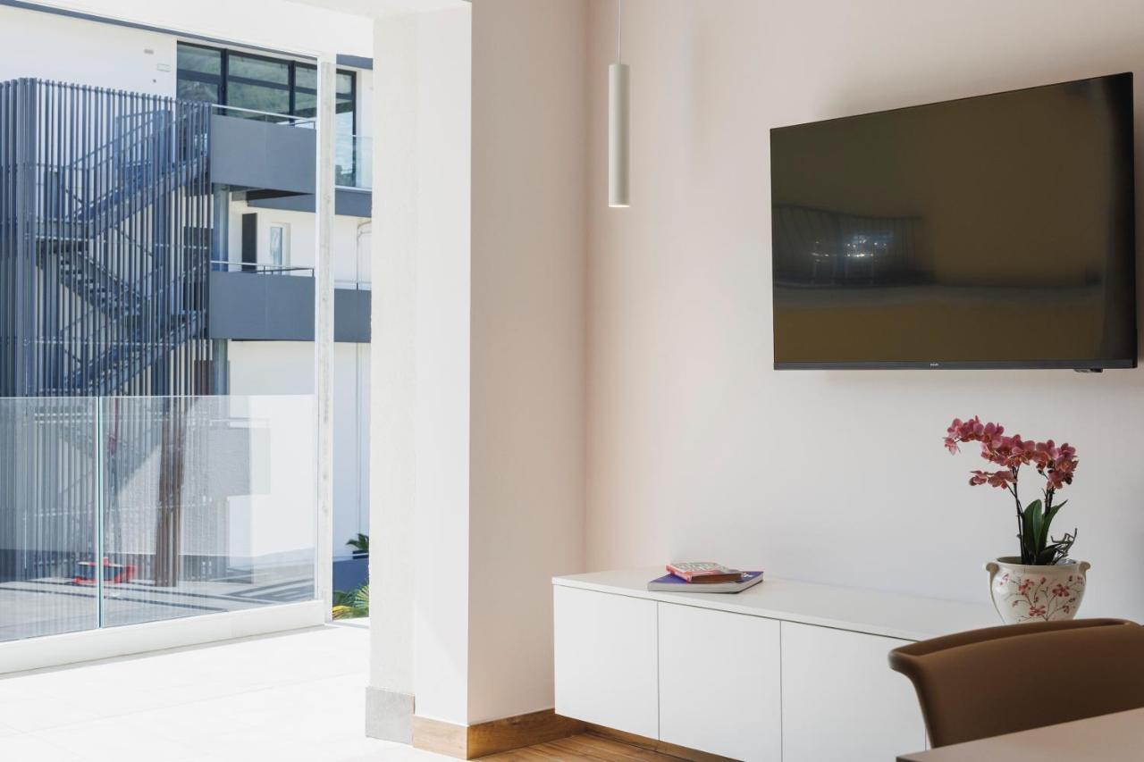 ريفا ديل غاردا Lake Side Suites المظهر الخارجي الصورة