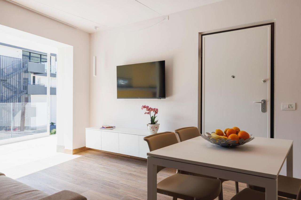 ريفا ديل غاردا Lake Side Suites المظهر الخارجي الصورة