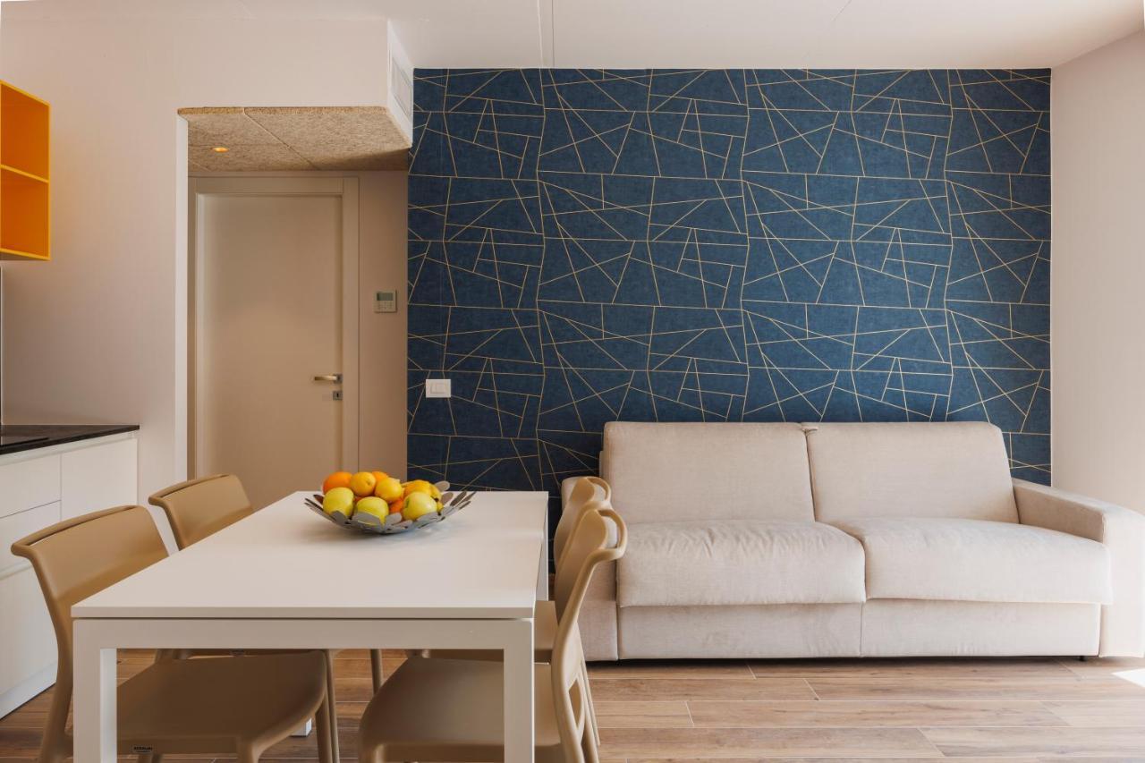 ريفا ديل غاردا Lake Side Suites المظهر الخارجي الصورة