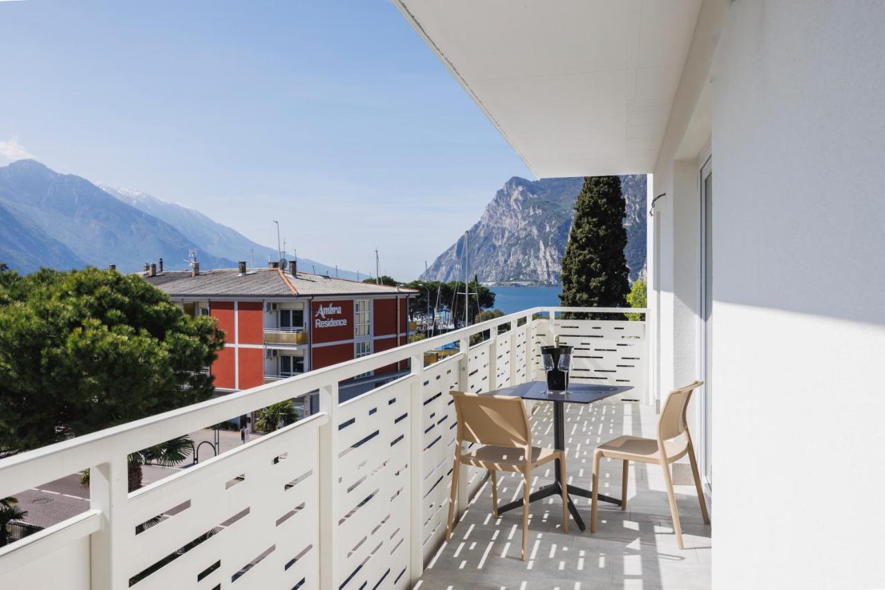 ريفا ديل غاردا Lake Side Suites المظهر الخارجي الصورة