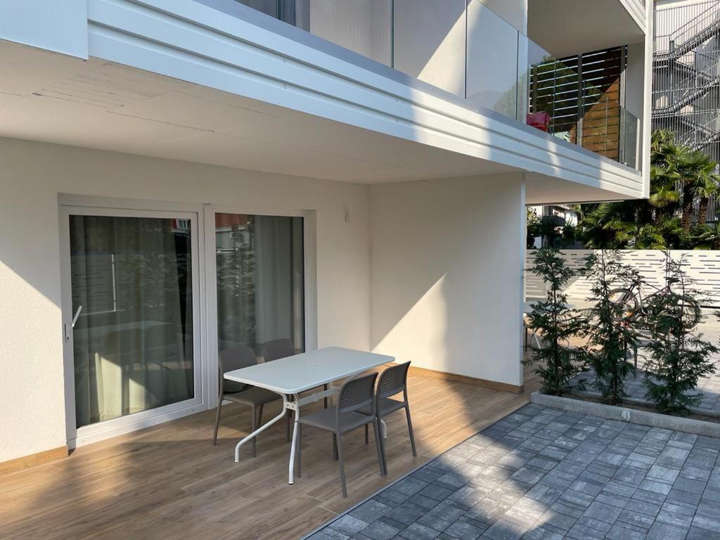 ريفا ديل غاردا Lake Side Suites المظهر الخارجي الصورة
