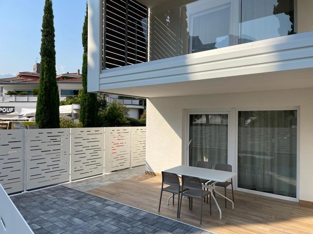 ريفا ديل غاردا Lake Side Suites المظهر الخارجي الصورة