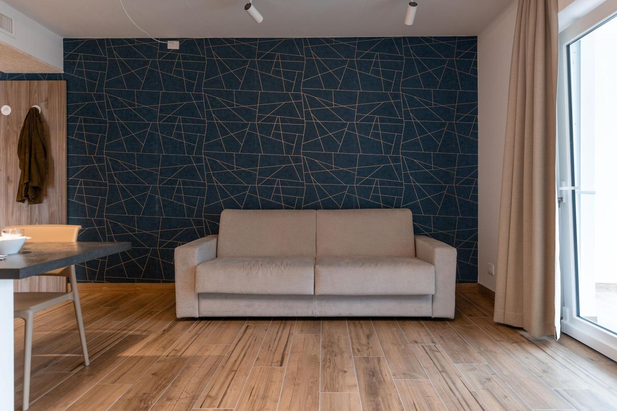 ريفا ديل غاردا Lake Side Suites المظهر الخارجي الصورة